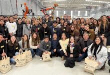 Estudiantes del IPEMyT 149 realizando prácticas en la planta de Fumiscor en Córdoba