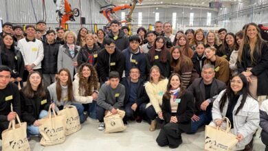 Estudiantes del IPEMyT 149 realizando prácticas en la planta de Fumiscor en Córdoba