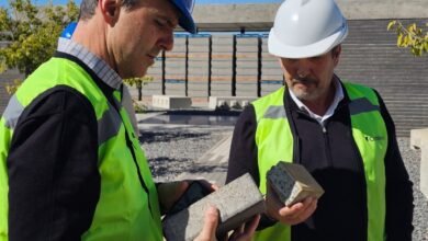 Entrega de la Promoción Industrial a representantes de Metalúrgica Roma y Corblock en Córdoba