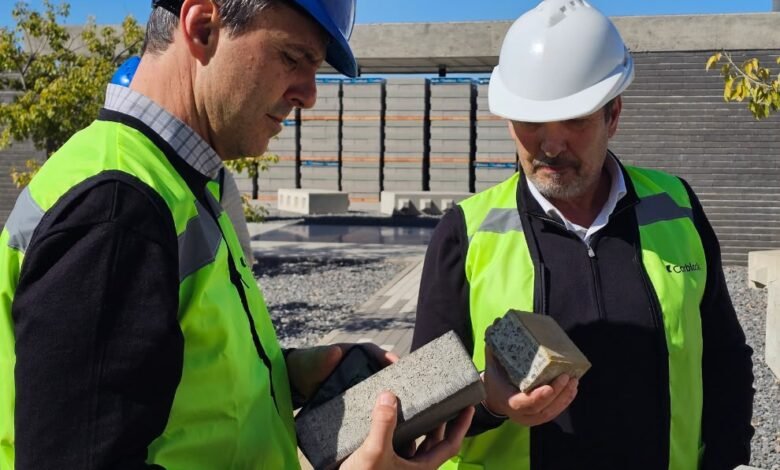 Entrega de la Promoción Industrial a representantes de Metalúrgica Roma y Corblock en Córdoba