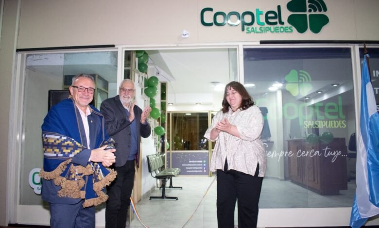 Placa conmemorativa y nuevas oficinas de la Cooperativa Telefónica de Salsipuedes