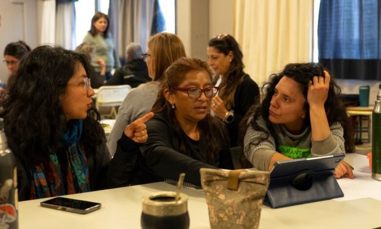 Docentes participando en el taller ‘Arte con Energía’ en la Universidad Libre del Ambiente, Córdoba