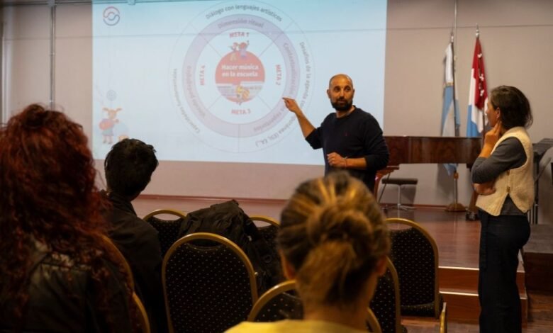 Participantes de la jornada sobre el nuevo Diseño Curricular de Educación Artística en la Universidad Provincial de Córdoba