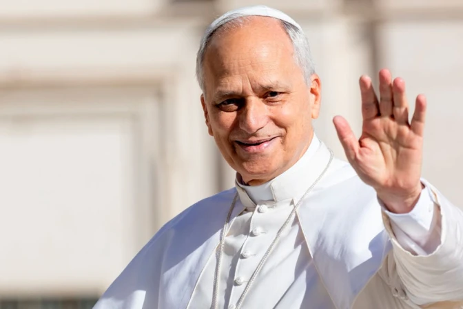 Escenario de la FAdeA preparado para la misa del Papa León XIV
