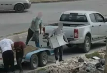 Policía cordobesa asegura vehículo y acoplado tras el arrojo ilegal de residuos en la intersección Roque Arias y García Martínez