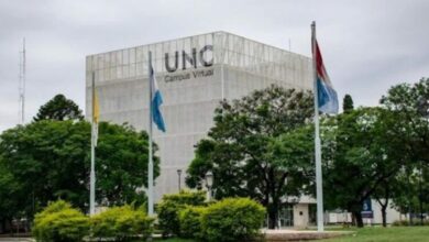 Estudiantes mayores de 60 años participando en un taller de la Universidad Nacional de Córdoba