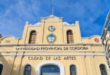 Estudiantes de la Tecnicatura en Cuidado de Personas de la UPC en práctica