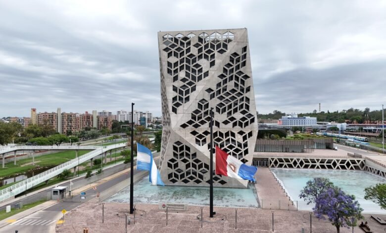 Edificio de la Administración Pública de Córdoba cerrado por el Día de San Jerónimo