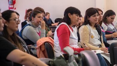 Docentes participando en el taller de comprensión lectora y matemática en el Colegio Cárcano, Villa María