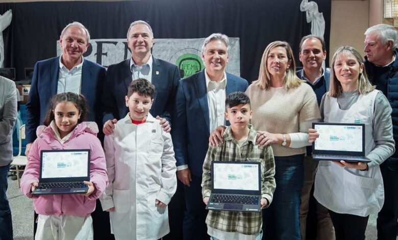 Gobierno de Córdoba entrega netbooks y anuncia la nueva escuela secundaria IPEM N° 444 en Río Cuarto