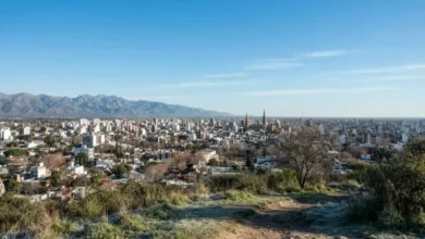 Cielo parcialmente nublado sobre la ciudad de Córdoba en la mañana de domingo