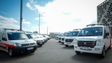 Entrega de una ambulancia cero kilómetro del Gobierno de Córdoba a una comunidad del interior
