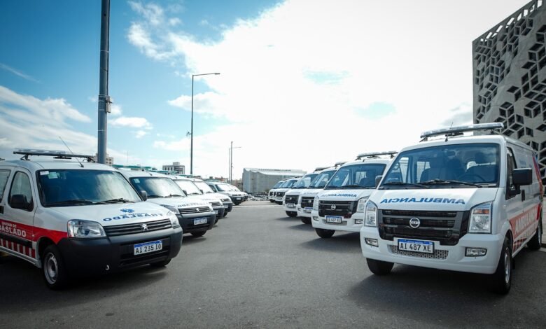 Entrega de una ambulancia cero kilómetro del Gobierno de Córdoba a una comunidad del interior
