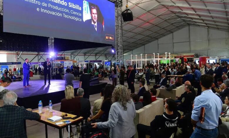 Imagen de la Expo Parques Industriales Córdoba en Infinito Arena con stands y visitantes
