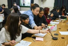 Estudiantes de secundaria cordobesa aprendiendo chino mandarín en el aula