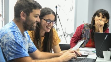 Estudiantes y docentes revisando las Listas de Orden de Mérito 2027 en Ciudadano Digital