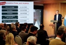 Martín Llaryora presenta el programa Cuotazas durante el lanzamiento oficial en Córdoba