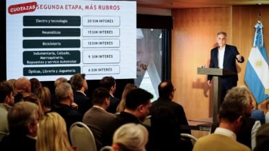 Martín Llaryora presenta el programa Cuotazas durante el lanzamiento oficial en Córdoba