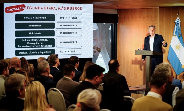 Martín Llaryora presenta el programa Cuotazas durante el lanzamiento oficial en Córdoba