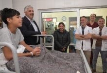 Equipo médico del Hospital de Niños realizando una intervención cardiovascular de alta complejidad