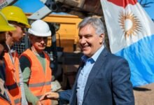 Gobernador Martín Llaryora corta la cinta inaugural del edificio ProCórdoba en Río Cuarto, con la Universidad Nacional de Río Cuarto de fondo