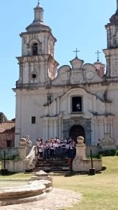Coros cantando en la Estancia Jesuítica Santa Catalina durante el evento Santa Catalina Canta 2026