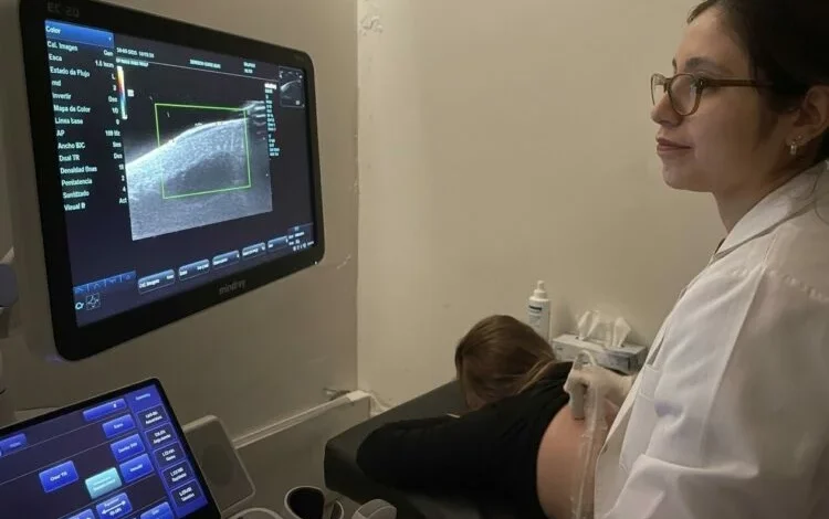 Transductor de alta frecuencia de 15 MHz para ecografía dermatológica en el Hospital San Roque