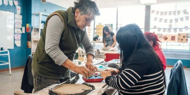 Participantes del taller gratuito de cerámica en el Parque Educativo Norte, Córdoba