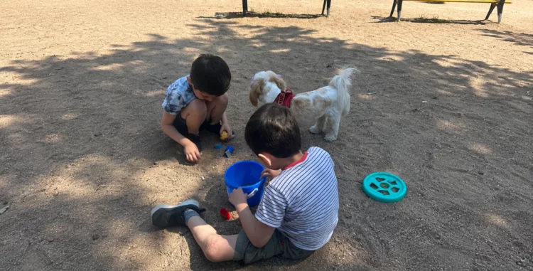 Niños hermanos Tobías y Luis esperando adopción en Córdoba