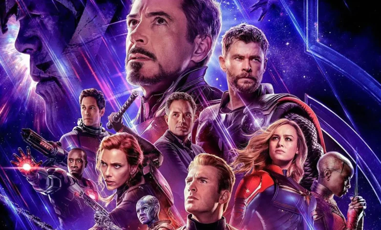 Escena de la película Avengers Endgame: Encore con los héroes reunidos en la sala de cine