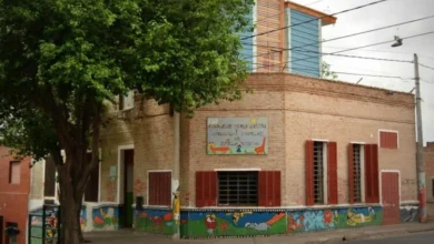 Fachada de la Biblioteca Popular Bella Vista en la esquina de Rufino Zado y José de Iriarte, Córdoba
