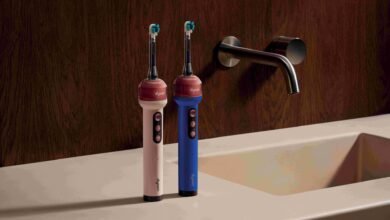 Cepillo de dientes Dyson CameraJet con cámara interna y irrigador