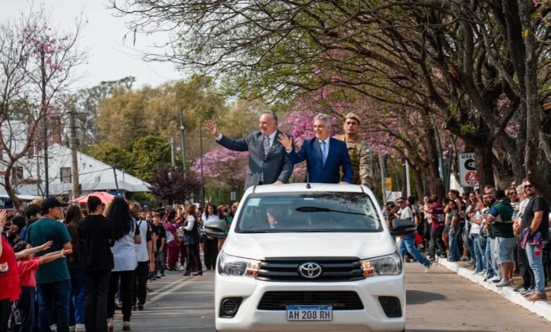 Desfile del 159° aniversario de Villa María encabezado por el gobernador Martín Llaryora