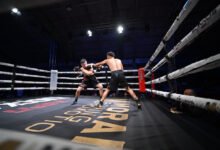 Maidana levantando el trofeo sudamericano de peso gallo en la sala Unión Eléctrica