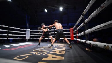 Maidana levantando el trofeo sudamericano de peso gallo en la sala Unión Eléctrica