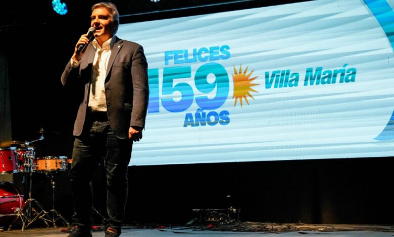 Gobernador Martín Llaryora participando del Fogón con representantes de instituciones de Villa María
