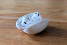 Auriculares Huawei FreeBuds Neo en color negro y blanco