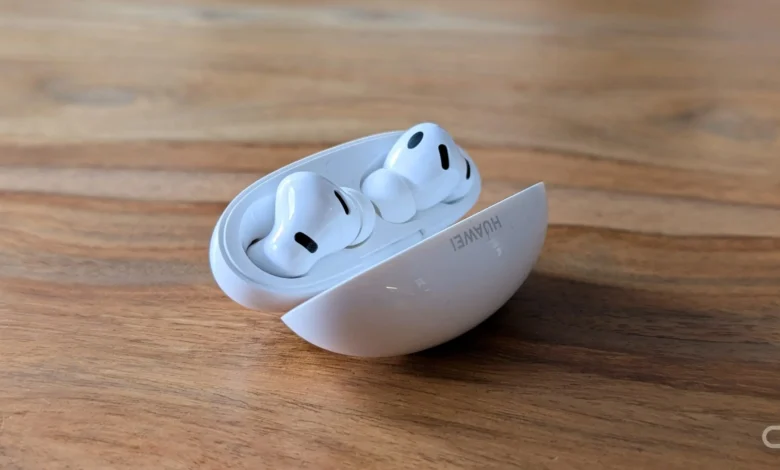 Auriculares Huawei FreeBuds Neo en color negro y blanco