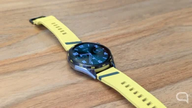 Huawei Watch GT 7 en colores verde y amarillo sobre fondo neutro