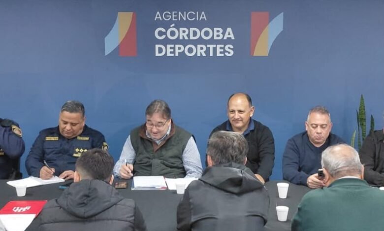 Policías y ambulancias en el estadio Juan Domingo Perón de Alta Córdoba preparados para el clásico Instituto‑Talleres
