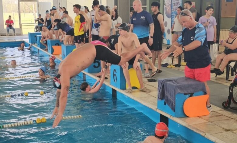 Nadadores paralímpicos compiten en la piscina del Polo Deportivo Kempes, Córdoba