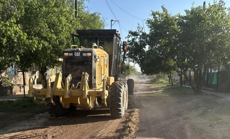 Obras de mantenimiento de calles de tierra en varios barrios de Córdoba