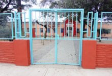 Obra de renovación de veredas y rampas en la Escuela y Jardín Provincia de Catamarca, barrio Las Flores, Córdoba