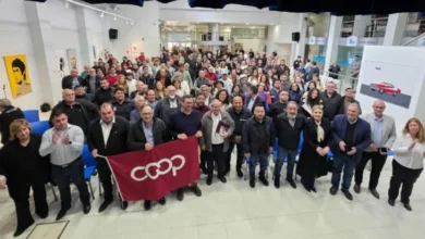 Arzobispo Ángel Rossi con dirigentes sindicales y cooperativistas en la sede de AGEC