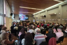 Asamblea de delegados de la UEPC en Córdoba exigiendo la reapertura de la paritaria docente