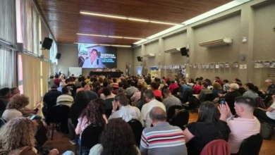 Asamblea de delegados de la UEPC en Córdoba exigiendo la reapertura de la paritaria docente