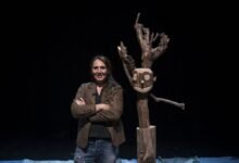 Escena de Gepetto en el Festival FIT Córdoba con actores en el escenario del Teatro Real