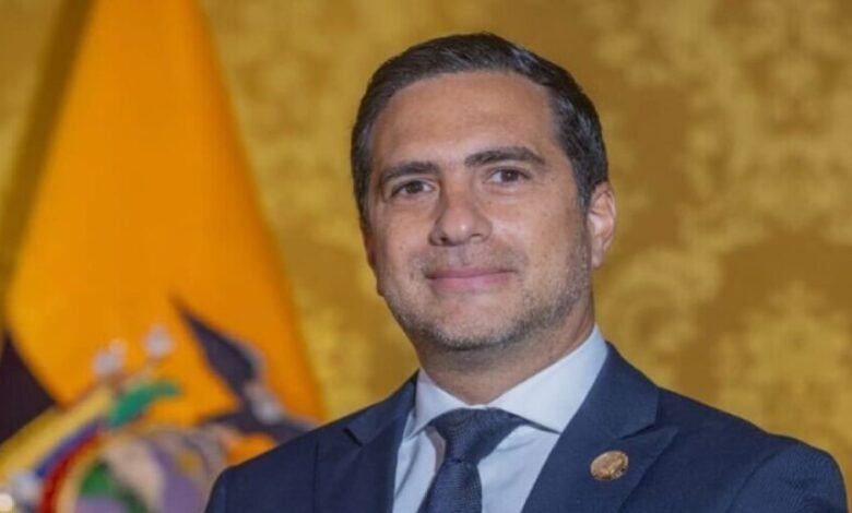 Roberto Kury en la sede del Ministerio de Relaciones Exteriores de Ecuador