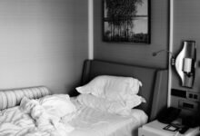 Cama sin hacer en una habitación cordobesa
