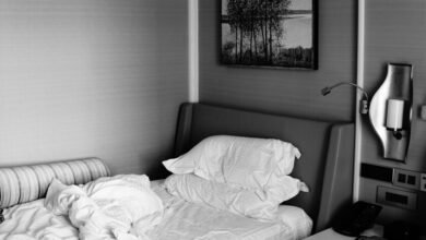 Cama sin hacer en una habitación cordobesa